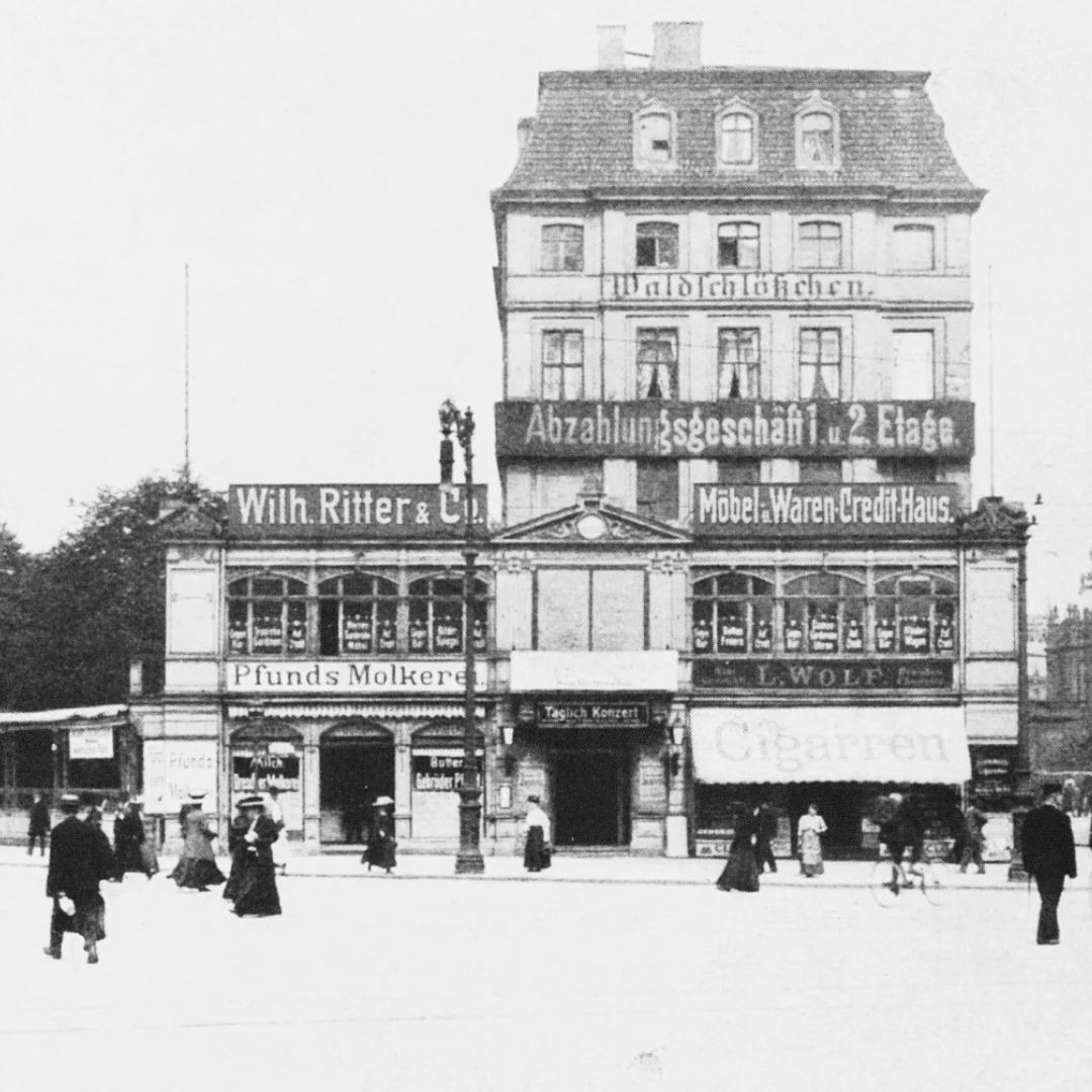 Eröffnung der zweiten Verkaufsfiliale auf dem Postplatz im Jahr 1883.