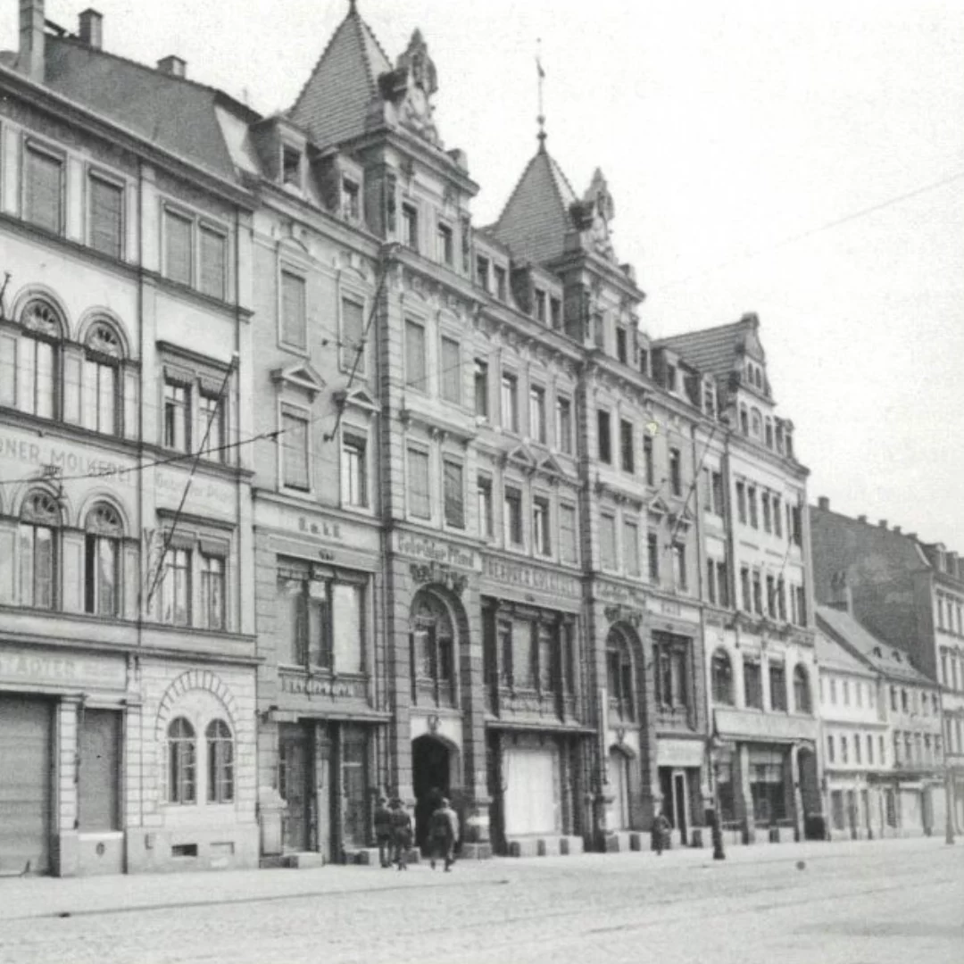 Blick auf das Stammhaus auf der Bautzner Straße um 1960.
